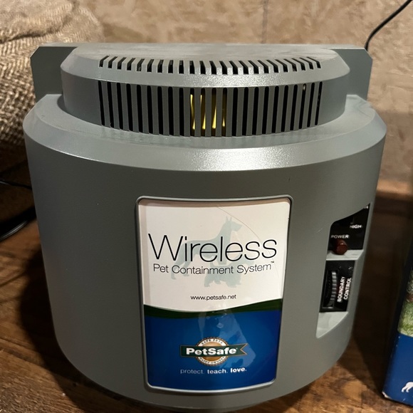 Pet safe Wireless containment system - Picture 3 of 4